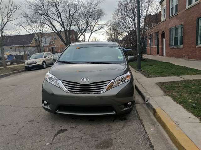 Toyota Sienna 2013 photo 1